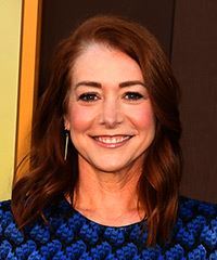 Alyson Hannigan Side-Parted Red Hairstyle- Visual Story