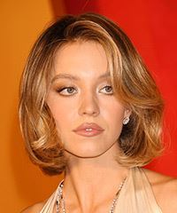 Sydney Sweeney Medium-Length Hairstyle With Curls- Visual Story