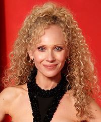 Juno Temple Hairstyle With Voluminous Mermaid Curls- Visual Story