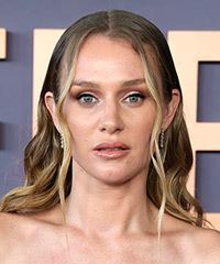 Elizabeth Gilpin Blonde Hairstyle With Highlights- Visual Story