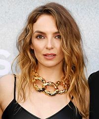 Jodie Comer Long Voluminous Hairstyle With Waves- Visual Story
