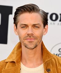 Tom Payne Short Sleek Hairstyle- Visual Story