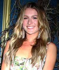 Isabela Ferrer Natural Hairstyle With Highlights- Visual Story