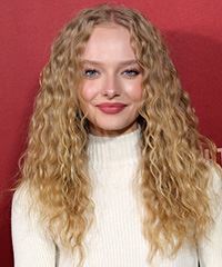 Amiah Miller Mermaid Hairstyle- Visual Story