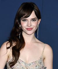 Sophie Thatcher Long Sophisticated Hairstyle With Curls- Visual Story