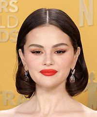 Selena Gomez Bob Haircut With Curled Ends- Visual Story