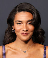 Olivia Dean Side-Swept Hairstyle With Bold Curls- Visual Story