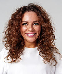 Voluminous Medium-Length Hairstyle With Natural Curls- Visual Story
