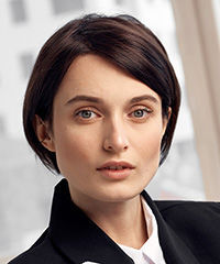 Sleek Minimalistic French Bob - Visual Story
