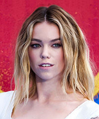 Milly Alcock Medium-Length Hairstyle With Beachy Waves- Visual Story