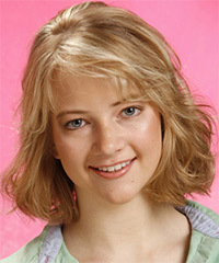 Casual Shoulder-Length Dark Blonde Hairstyle With Waves- Visual Story