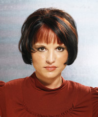 Short Textured Hairstyle With Peeping Bangs- Visual Story